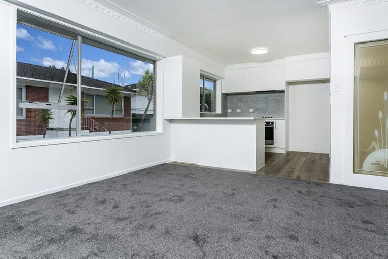 Photo of property in 1/169 Forrest Hill Road, Forrest Hill, Auckland, 0620