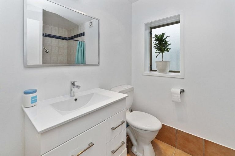 Photo of property in 12 Kashmir Road, Glen Eden, Auckland, 0602