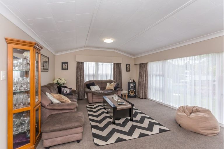 Photo of property in 32 Highbury Drive, Levin, 5510