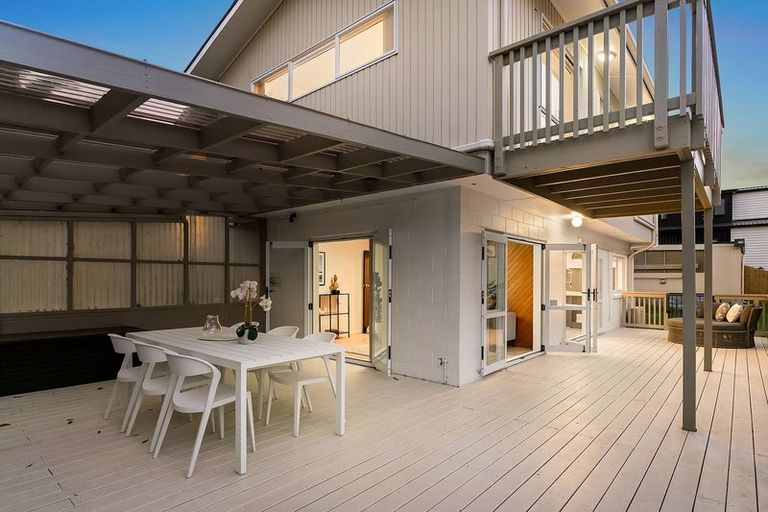 Photo of property in 42 Grenada Avenue, Forrest Hill, Auckland, 0620