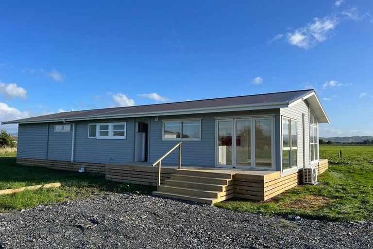 Photo of property in 32 Canal Road West, Waitakaruru, Ngatea, 3576