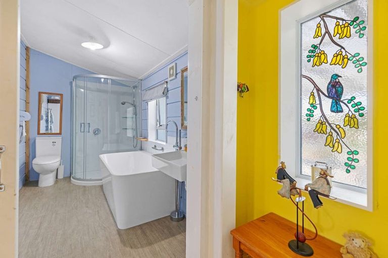 Photo of property in 8 Paraekaretu Street, Hunterville, 4730