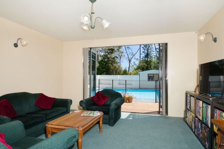 Photo of property in 7 Holgate Avenue, Herald Island, Auckland, 0618