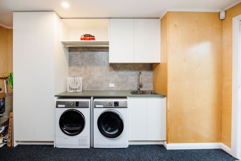 Photo of property in 6 Solitude Crescent, Kelvin Grove, 4414