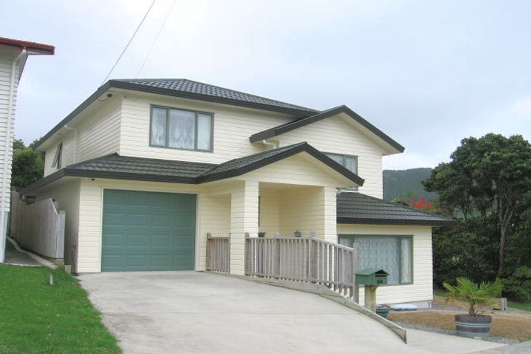 Photo of property in 3 Ryan Grove, Tawa, Wellington, 5028