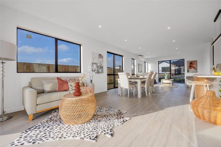 Photo of property in 14 Cutfield Lane, Kumeu, 0810