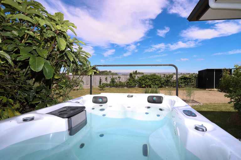 Photo of property in 28 Feist Street, Carterton, 5713