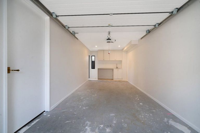 Photo of property in 9 Lomond Street, Newlands, Wellington, 6037