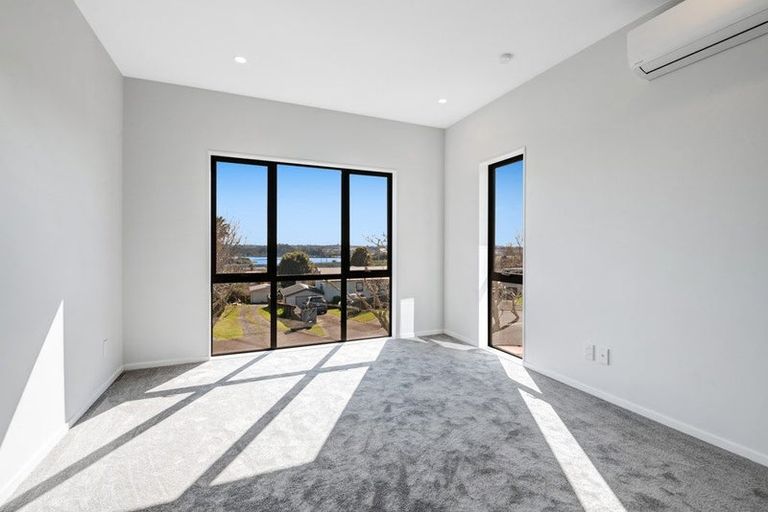 Photo of property in 11a Merida Place, Unsworth Heights, Auckland, 0632