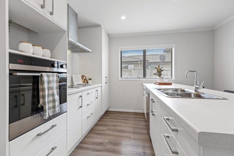 Photo of property in 81 Puhirake Crescent, Pyes Pa, Tauranga, 3112