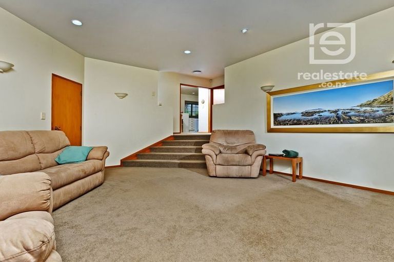 Photo of property in 25 Taroka Close, Pinehill, Auckland, 0632