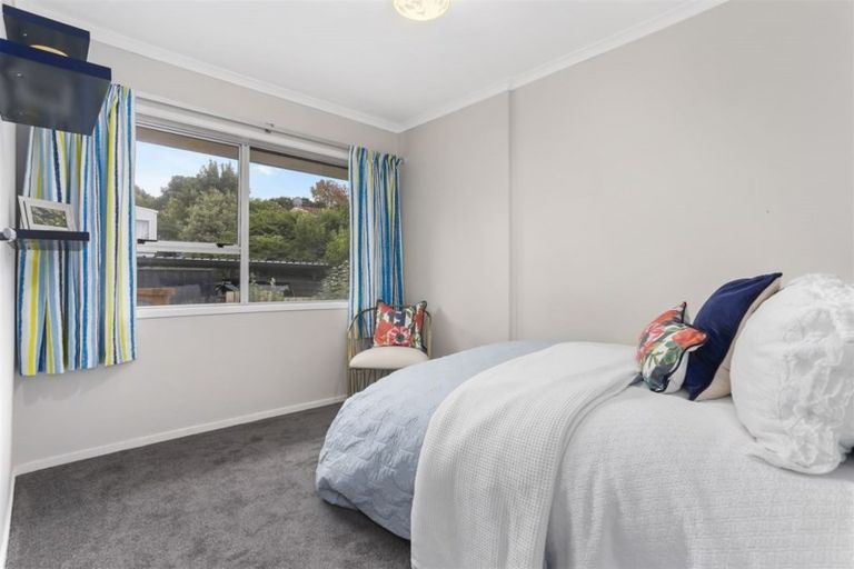 Photo of property in 2/6 Gladys Avenue, Glenfield, Auckland, 0629