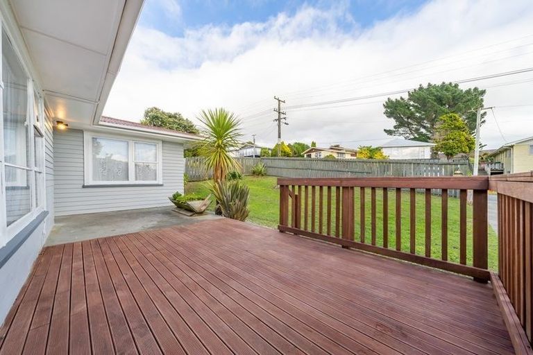Photo of property in 39 Levant Street, Cannons Creek, Porirua, 5024