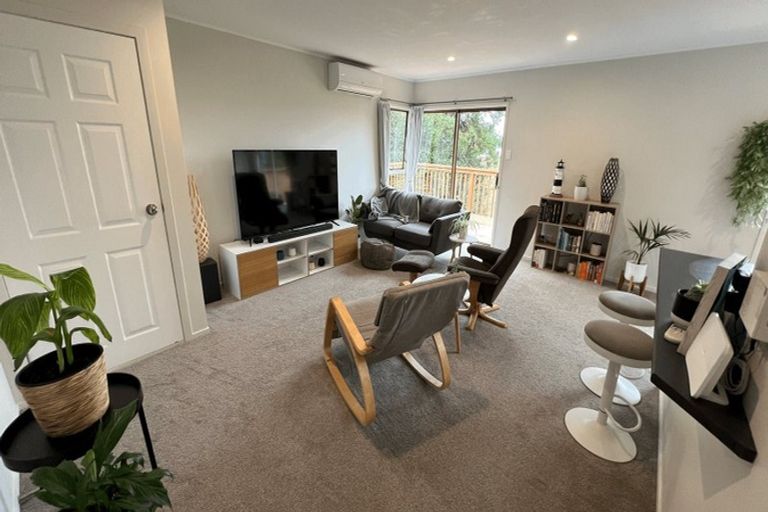 Photo of property in 31 Pipitea Place, Massey, Auckland, 0614