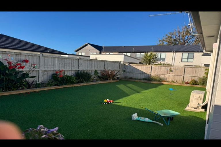 Photo of property in 33 Pepene Avenue, Takanini, 2112