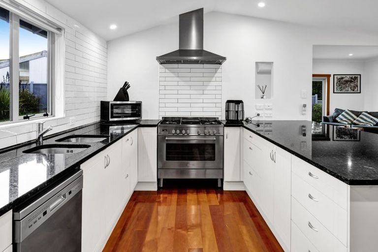 Photo of property in 20 Montague Grove, Stratford, 4332