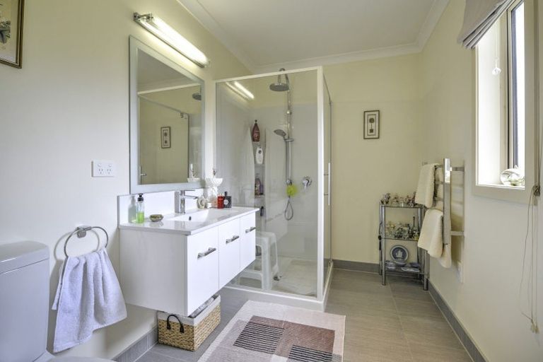 Photo of property in 5 Tararua Crescent, Carterton, 5713