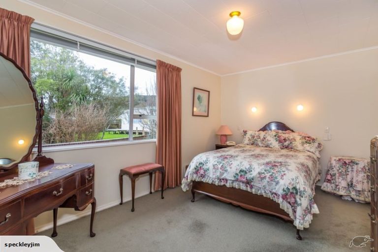 Photo of property in 301 Stokes Valley Road, Stokes Valley, Lower Hutt, 5019