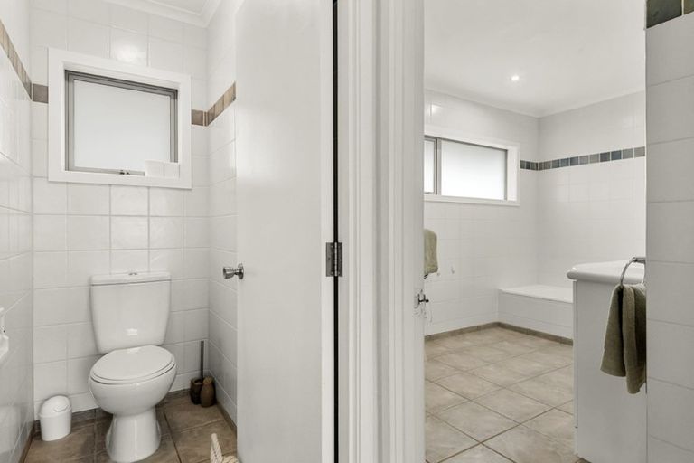 Photo of property in 24 Shanaway Rise, Hillcrest, Auckland, 0627