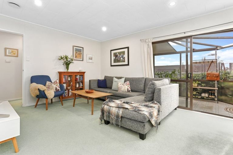 Photo of property in 1/25 Waari Avenue, Sunnyvale, Auckland, 0612