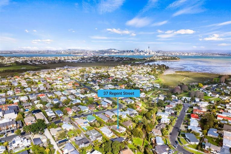Photo of property in 37 Regent Street, Devonport, Auckland, 0624