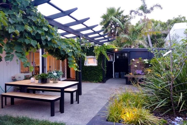 Photo of property in 2/246 Lake Road, Hauraki, Auckland, 0622