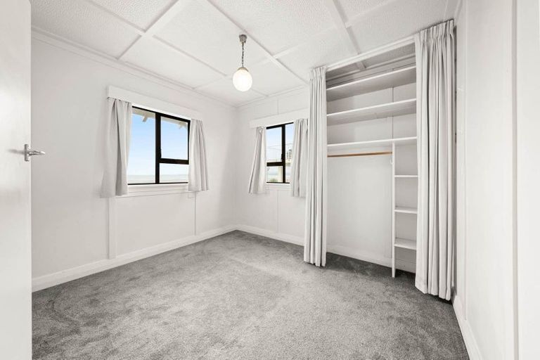 Photo of property in 9 The Esplanade, Eastern Beach, Auckland, 2012