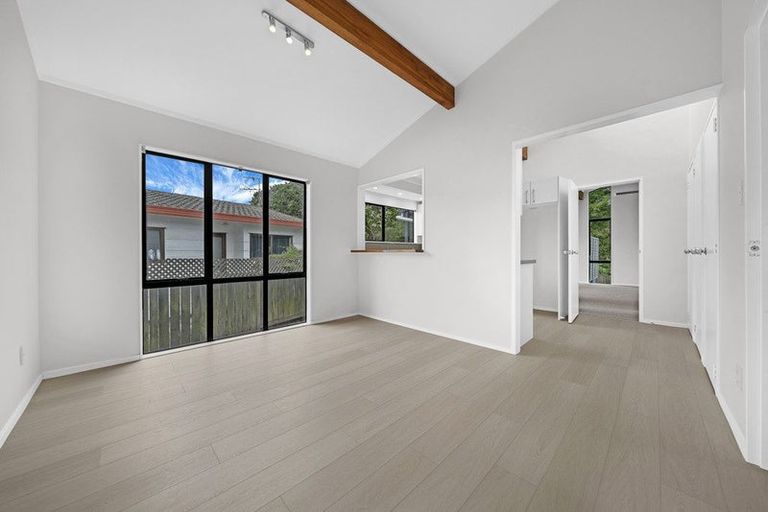 Photo of property in 77 Meadowvale Rise, Titirangi, Auckland, 0604