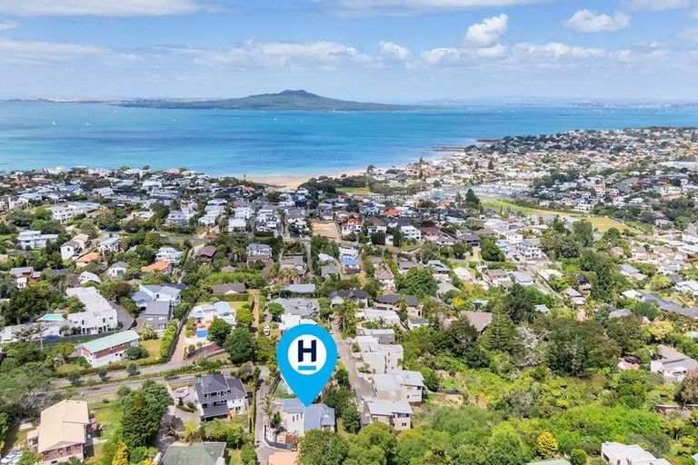 Photo of property in 32k Parr Terrace, Castor Bay, Auckland, 0620