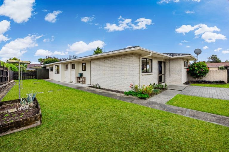 Photo of property in 1 Elrita Place, Conifer Grove, Takanini, 2112