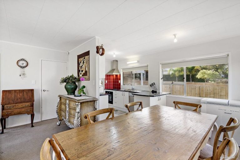 Photo of property in 7 Truscott Place, West Harbour, Auckland, 0618