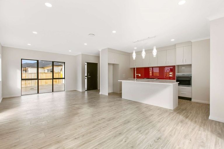 Photo of property in 5 Kakabeak Way, Takanini, 2110