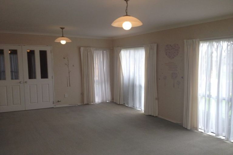 Photo of property in 9 Halstead Place, Huntington Park, Auckland, 2013