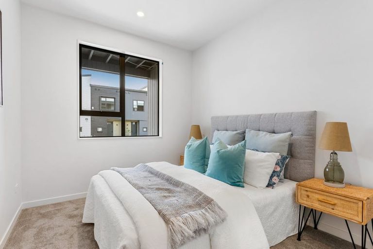 Photo of property in 35 Puihi Crescent, Massey, 0614