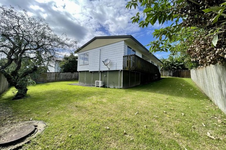 Photo of property in 2/15 Kirklow Place, Goodwood Heights, Auckland, 2105