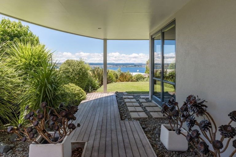 Photo of property in 18 Wakeman Road, Acacia Bay, Taupo, 3330