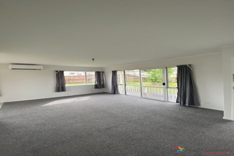 Photo of property in 1 Secretariat Place, Randwick Park, Auckland, 2105
