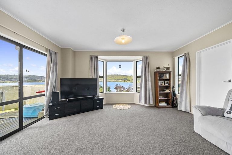 Photo of property in 7 Gloaming Hill, Titahi Bay, Porirua, 5022