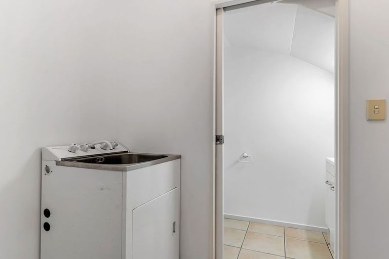 Photo of property in 3/8 Tuscany Way, Te Atatu Peninsula, Auckland, 0610