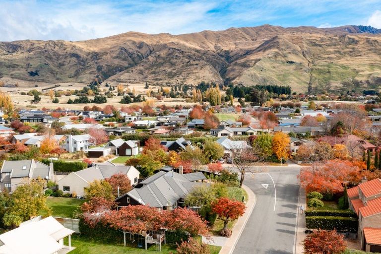 Photo of property in 92 Meadowstone Drive, Wanaka, 9305