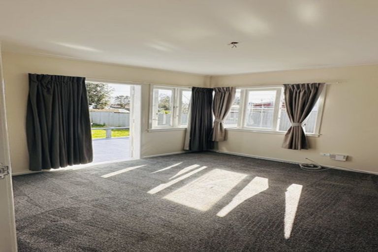 Photo of property in 2/2 Kelvin Road, Papakura, 2110