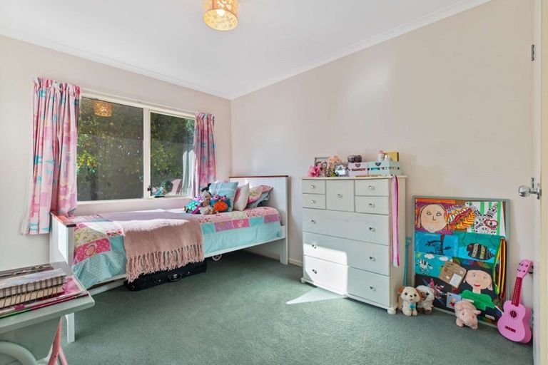Photo of property in 37 Roys Road, Weymouth, Auckland, 2103