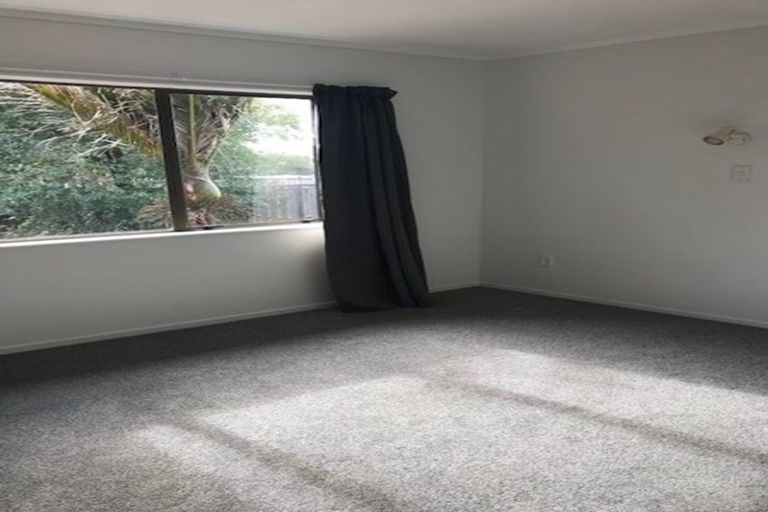 Photo of property in 50b Mirrabooka Avenue, Botany Downs, Auckland, 2010