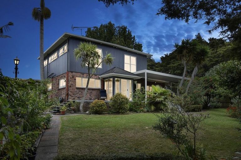 Photo of property in 11 Iorangi Place, Hillpark, Auckland, 2102