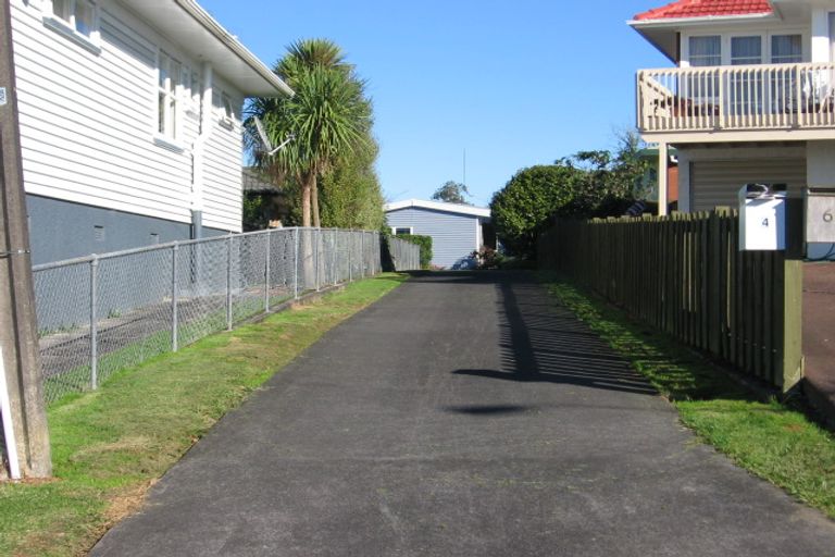 Photo of property in 4 Taha Road, Te Atatu South, Auckland, 0610