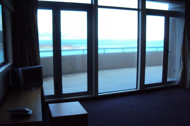 Photo of property in 114 The Esplanade, Houghton Bay, Wellington, 6023