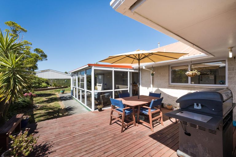 Photo of property in 21 Colonial Place, Kelvin Grove, Palmerston North, 4414