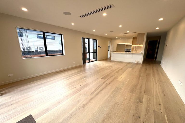 Photo of property in 10 Rossbeg Lane, Flat Bush, Auckland, 2019