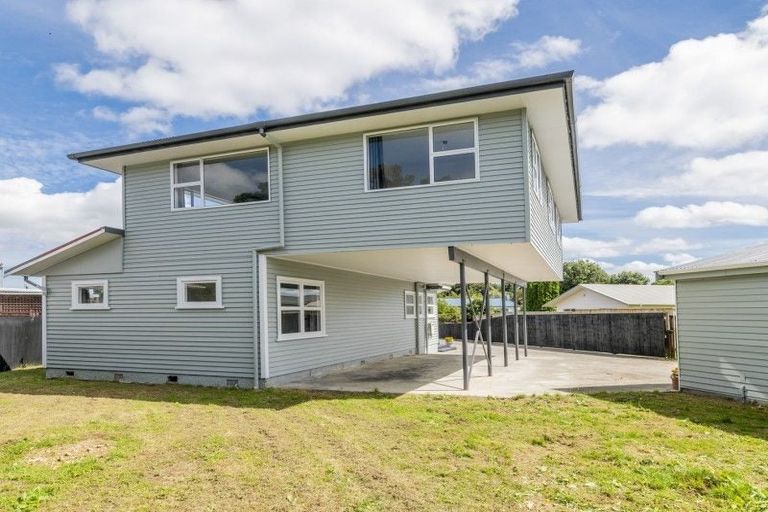 Photo of property in 35 Balmoral Street, Levin, 5510
