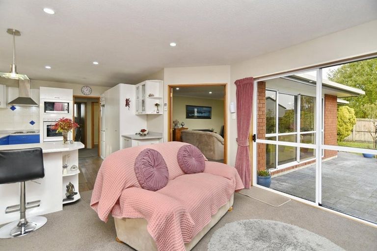 Photo of property in 2/66 Dunedin Street, Redwood, Christchurch, 8051